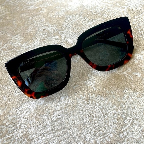 Brand New Diff Eyewear Runi Black Tortoise Grey Polarized Cat Eye Sunglasses main image 8
